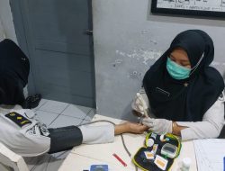 Lapas Kelas IIB Pati Laksanakan Pemeriksaan Kesehatan dan Pemberian Suplemen Kesehatan Untuk Jaga Kesehatan Petugas