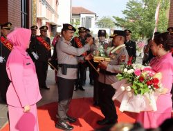 Tradisi Pedang Pora dan Apel Farewell Parade Iringi Lepas Sambut Kapolresta Pati