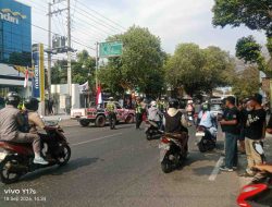 Satlantas Polresta Pati Atur Lalu Lintas Aksi Demo AMPB Hari Keempat di Bank Mandiri, Warga Apresiasi Sikap Humanis