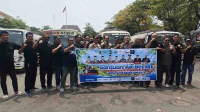 Sedulur Sikep dan SMSI Salurkan 20 Tangki Air Bersih untuk Warga Terdampak Kekeringan  ‎