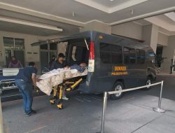 Ambulans Gratis Polresta Pati Antar Pasien Lansia Patah Tulang dari Pati ke RS Kariadi Semarang